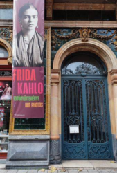 A Mai Manó Fotókiállítás megtekintése